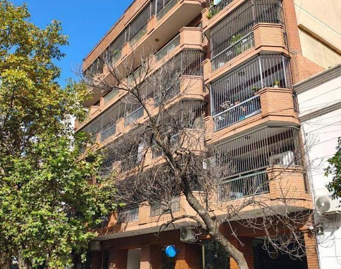 PH · 145m² · 8 Ambientes · 1 Cochera