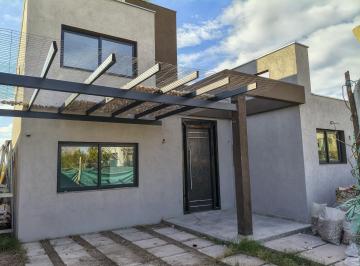 Casa · 220m² · 6 Ambientes · 2 Cocheras · Casa en Maipu