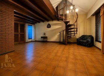Casa · 270m² · 5 Ambientes · 2 Cocheras · Venta Casa Berazategui 4 Dorm. Piscina y Departamento