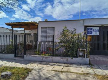 Casa · 110m² · 5 Ambientes · 1 Cochera · Casa en Luzuriaga