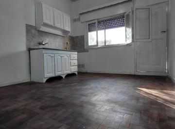 PH de 2 ambientes, Lomas de Zamora · Acepta Perrito Casa en PH Al Fte 2 Amb C/ Amplio Patio Sin Expensas
