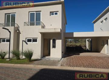 Casa · 90m² · 3 Ambientes · 1 Cochera · Casa en Alquiler - Chic Village Pilar