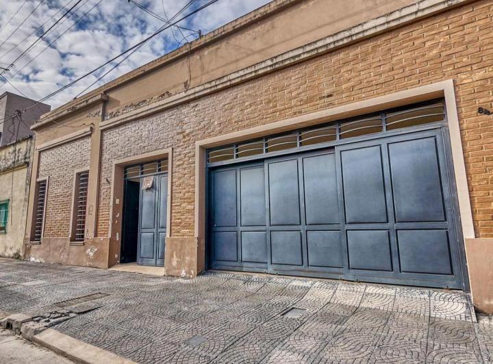 Casa · 194m² · 9 Ambientes · 2 Cocheras