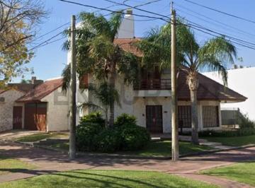 Casa · 350m² · 6 Ambientes · 2 Cocheras · Casa en Venta en Rafaela
