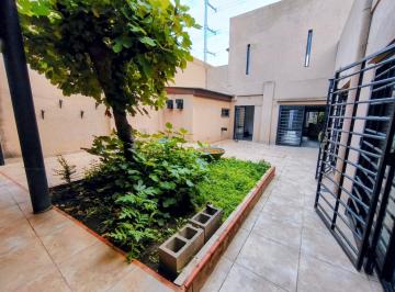 Casa · 188m² · 4 Ambientes · 2 Cocheras · Excelente Casa de Categoría Lote Propio 3 Dorm. en Pb Quincho, Cochera Doble Dep./oficina