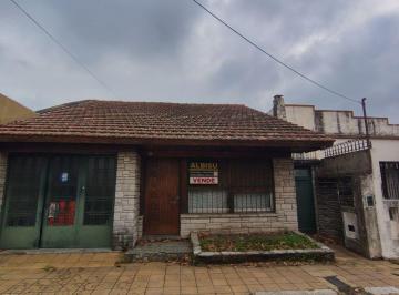 Casa de 5 ambientes, Lomas de Zamora · Chalet a Mejorar Sobre Amplio Lote