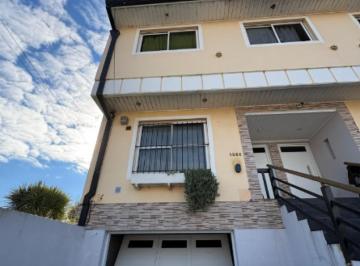Casa · 240m² · 4 Ambientes · Casa en Venta - 3 Dorm. 3 Baños - 461 m - Mar del Plata