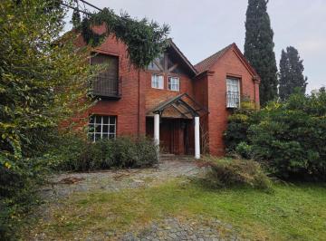 Casa · 300m² · 5 Ambientes · 2 Cocheras · Oportunidad Única: Casa de 300 m² a Refaccionar en Las Praderas Club de Golf
