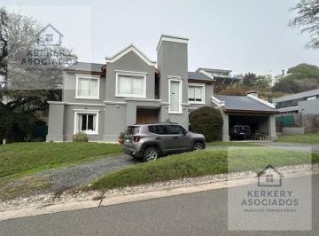 Casa · 230m² · 5 Ambientes · 2 Cocheras · Casa en Venta 3 Dorm. - La Rufina - Córdoba.