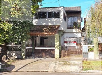 Casa · 160m² · 4 Ambientes · 2 Cocheras · Dos Casas Independientes con Piscina y Parrilla Ideal Vivienda Multifamiliar