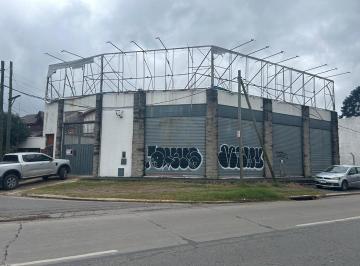 Local comercial · 320m² · 4 Cocheras · Local Comercial Doble Altura con Entrepiso en Ituzaingó