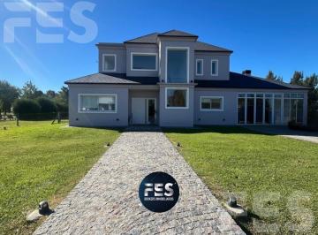 Casa · 260m² · 4 Ambientes · 2 Cocheras · Venta Casa 4 Ambientes en Fincas de San Vicente Sector Golf