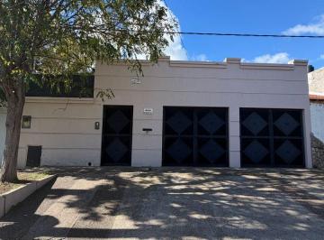 Casa de 5 ambientes, Bahía Blanca · Casa de 585 m² con 3 Dorm. en Venta en Bella Vista