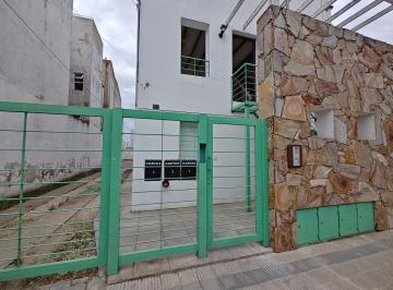 Casa · 70m² · 2 Dormitorios · 1 Cochera · Duplex de Dos Dorm. - Alquiler - Semicentrico