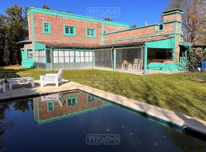 Casa · 340m² · 6 Ambientes · 1 Cochera
