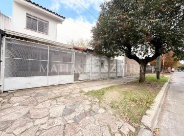 Casa · 91m² · 4 Ambientes · 2 Cocheras · Casa en Castelar Norte