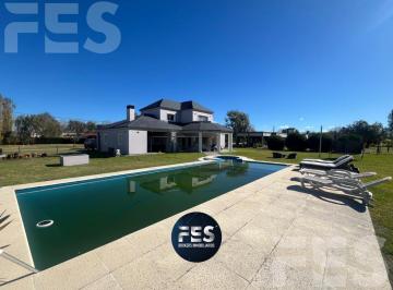 Casa · 260m² · 4 Ambientes · 2 Cocheras · Alquiler Casa 4 Ambientes Amoblada en Fincas de San Vicente Sector Golf