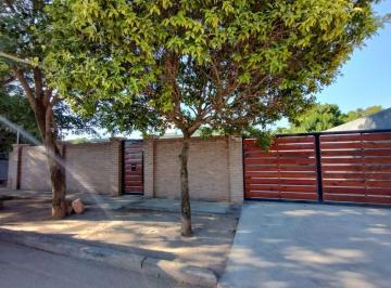 Casa · 142m² · 6 Ambientes · 2 Cocheras · Se Vende Casa 6 Ambtes Fray m. Esquiú. Facilidades