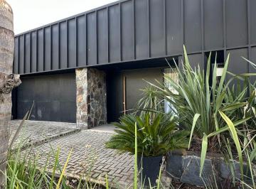 Casa de 5 ambientes, Mendiolaza · Increible Casa en Eststancia Q2 Sobre El Bv. Central
