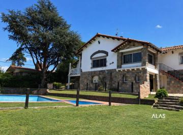 Casa de 4 ambientes, La Falda · Casa de 418 m² con 3 Dorm. en Venta en La Falda
