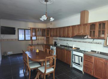 Casa · 5 Ambientes · 1 Cochera · Casa en San Francisco del Monte