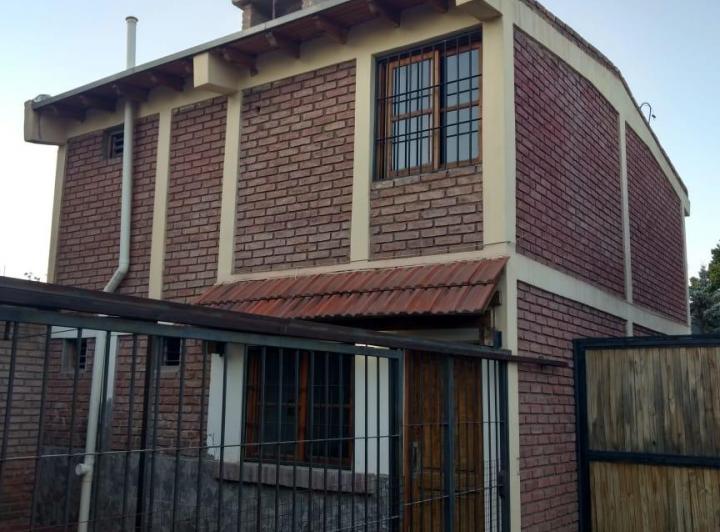 Casa · 97m² · 5 Ambientes · 1 Cochera