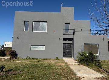 Casa · 248m² · 6 Ambientes · 3 Cocheras · Venta Casa en Barrio de San Pablo! Consultanos por Otras Propiedades en El Mismo Barrio.