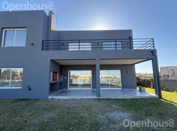 Casa · 248m² · 6 Ambientes · 3 Cocheras · Venta /alquiler Casa en Barrio de San Pablo De6 Ambientes!