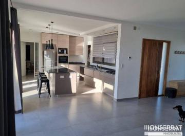 Casa de 3 ambientes, Rodeo del Medio · Casa de Categoria en Venta Barrio Las Retamas. Gran Potencial! Valor Oportunidad