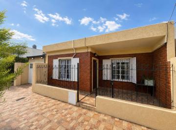Casa · 100m² · 3 Ambientes · 1 Cochera · Casa en Monseñor Serafini 1759