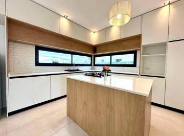 Casa · 210m² · 5 Ambientes · 3 Cocheras · Casa en Venta 5 Amb en Ares 1, San Sebastian