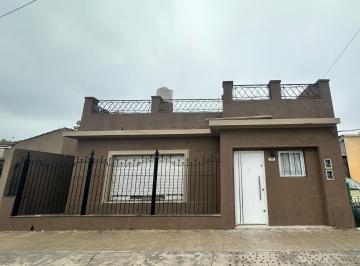 Casa de 3 ambientes, Hurlingham · Luminosa Casa de 3 Ambientes con Gran Terraza Propia y Patio - ¡Lista Para Mudar