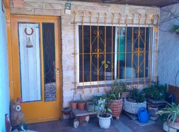 ZUN-ZUN-1601_2 · Casa 2 Ambientes. | Av Hipolito Yrigoyen Al 3100