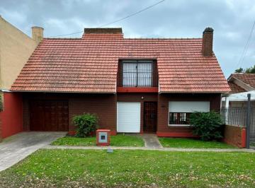 Casa · 174m² · 4 Ambientes · 1 Cochera · Casa en Constitución