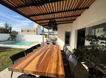 Casa · 200m² · 7 Ambientes · 2 Cocheras · Venta Casa Riberas de Manantiales