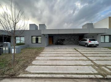 Casa · 180m² · 2 Ambientes · Duplex en Venta 2d 1b - San Ignacio Village - con Pileta