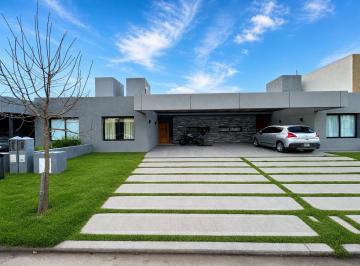 Casa · 180m² · 2 Ambientes · Duplex en Venta 2d 1b - San Ignacio Village - con Pileta