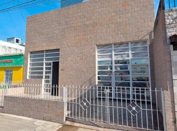 Frente · Amplio Salón Comercial Excelente Ubicacion Bv. Oroño y Av Uriburu