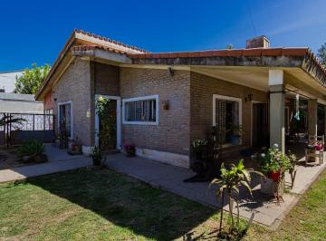 Casa · 200m² · 8 Ambientes · Venta: Pje. Alzugaray Nº753 - San Lorenzo