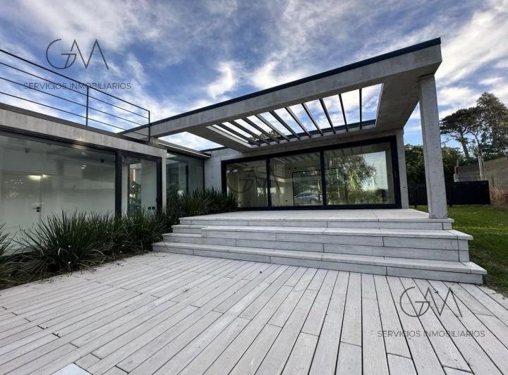 Casa · 200m² · 4 Ambientes