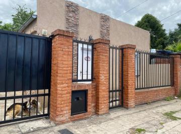 Casa · 48m² · 3 Ambientes · 1 Cochera · Venta Casa 3 Ambientes, Berazategui.