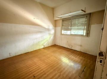 Departamento · 170m² · 6 Ambientes · Venta PH 5 Amb. Almagro con Local a Refaccionar.