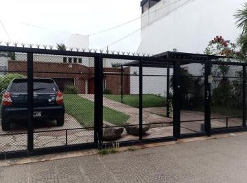 Casa · 244m² · 5 Ambientes · 2 Cocheras · Venta Casa Ramos Mejia Fondo Quincho Piscina