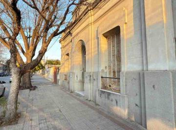 Casa · 192m² · 6 Ambientes · Venta / Barrio San Martín / 15 m Frente