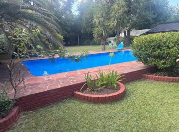 Quinta vacacional · 85m² · 3 Dormitorios · 1 Cochera · Venta Casa Quinta con Pileta y Quincho en Moreno