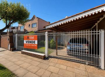 Casa · 123m² · 4 Ambientes · 1 Cochera · Venta Casa 4 Ambientes con Parque y Pre Fabricada de 48 m² - Haedo Norte