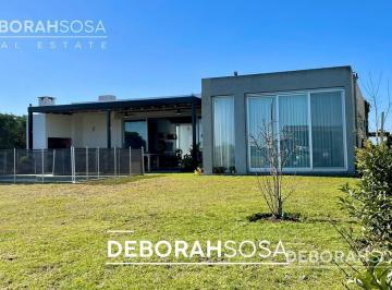Casa · 220m² · 4 Ambientes · 4 Cocheras · Casa en Alquiler 4 Ambientes Al Agua - El Canton Zona Norte