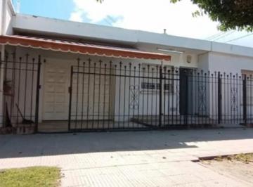 Departamento , Córdoba · Casa Esquina de Tres Habitaciones