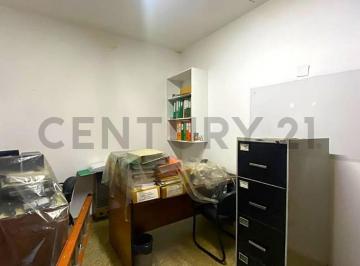 Casa · 312m² · 10 Ambientes · 5 Cocheras · Propiedad Comercial con Doble Ingreso Frente a Nuevocentro Shopping
