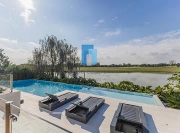 Casa · 649m² · 10 Ambientes · 2 Cocheras · Exclusiva Casa Al Agua con Orientación Noreste y Vista Abierta Al Golf